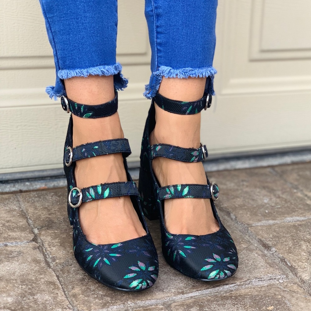 NIB Dazzle Brocade Tapestry Floral Mary Jane Pump - Picture 3 of 7